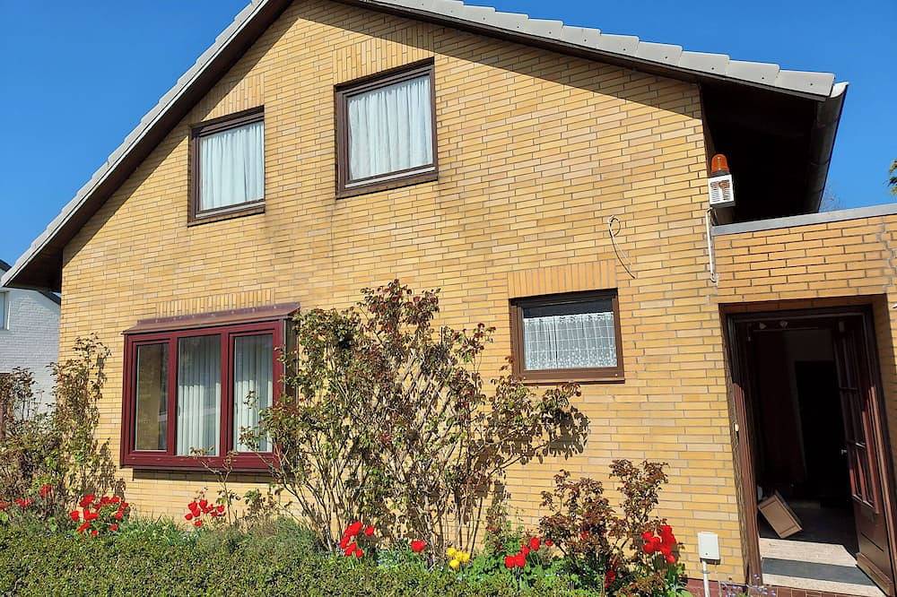 Geräumiges, schönes Ferienhaus für bis zu 8 Personen in Büsumer Deichhausen, Dithmarschen