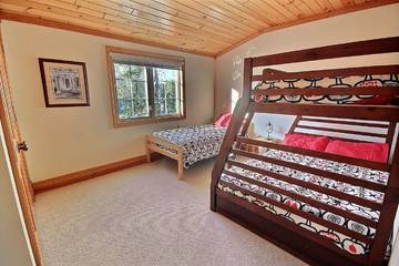 Cottage for 14 Guests in Gravenhurst, Muskoka, Picture 2