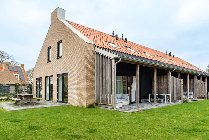 Vakantiehuis voor 16 personen, with Balkon/Terras and Terras as well as Tuin op Ameland