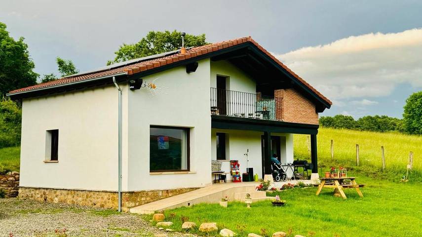 Casa rural para 6 personas, con vistas y jardín, Se admiten mascotas en Hermandad de Campoo de Suso - 4