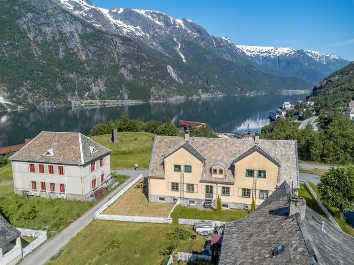Ferienwohnung für 8 Personen, mit Terrasse und Garten sowie Seeblick und Ausblick in Odda - 2