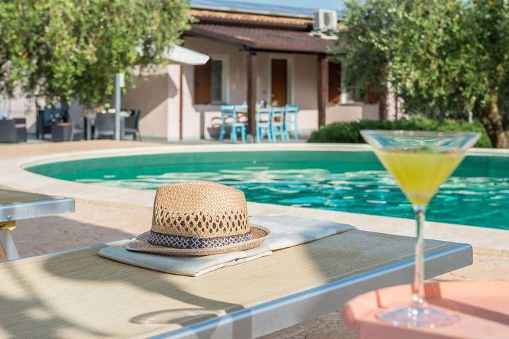 Casa vacanza per 10 persone, con piscina e giardino in Fossombrone