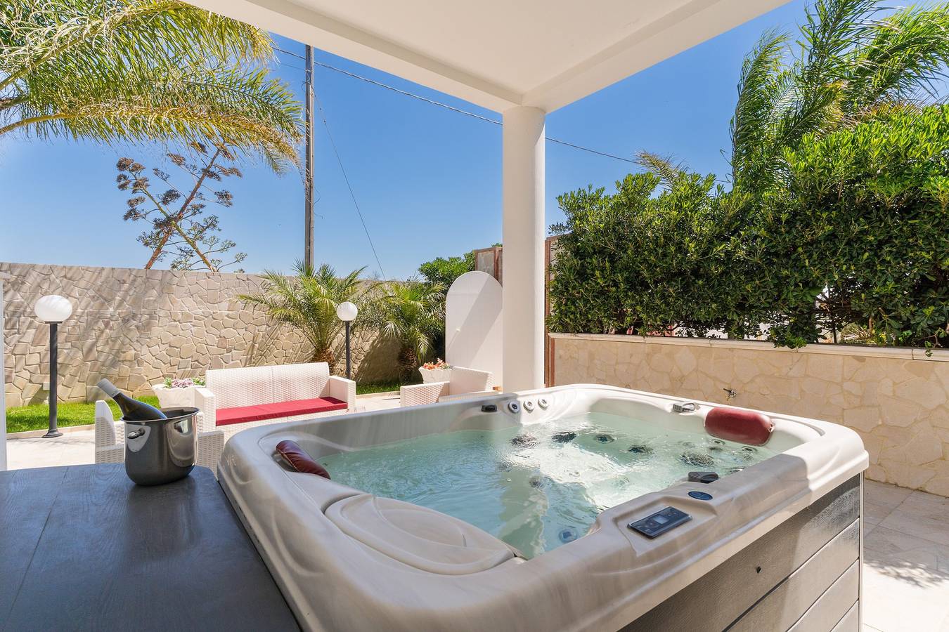 Casa vacanze 'Luna Rossa Salento - Casa Blu' vicino al mare con idromassaggio in Porto Cesareo, Golfo di Taranto
