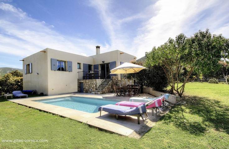 Gîte pour 8 personnes, avec Terrasse et Jardin ainsi que Piscine et Vue à Palasca