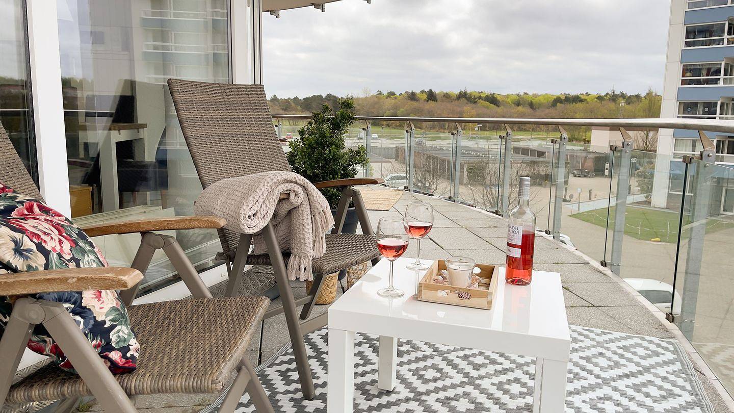 Ganze Wohnung, Traumhafte Ferienwohnung D1.5 für bis zu 6 Personen mit großem Rundbalkon und Meerblick! in Sahlenburg Strand, Cuxhaven