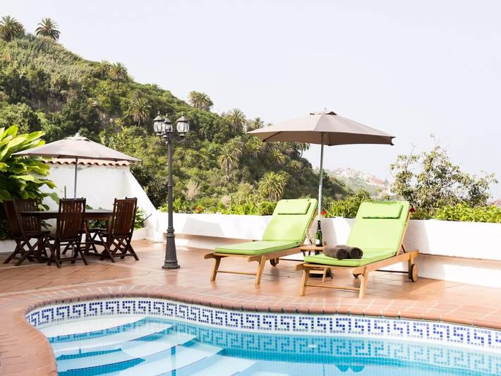 Chalet para 4 personas, con terraza además de jardín y piscina en Icod de los Vinos