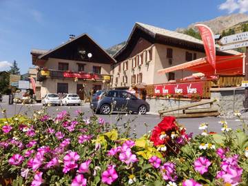 Hôtel pour 3 personnes, avec terrasse dans Office De Tourisme De Vars