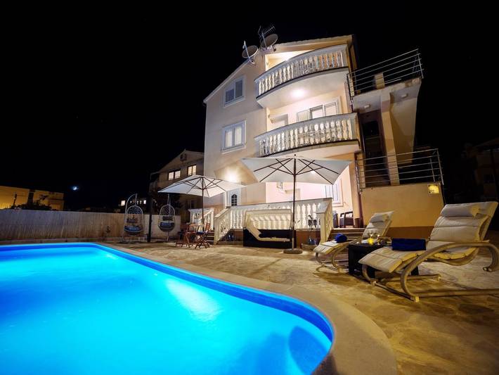 Vakantiewoning voor 2 personen, with Balkon and Terras as well as Zwembad in Vodice