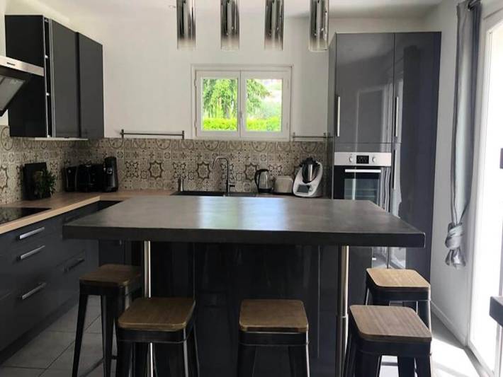 Gîte pour 10 personnes, avec terrasse ainsi que piscine et jardin à Le Rouret - 4