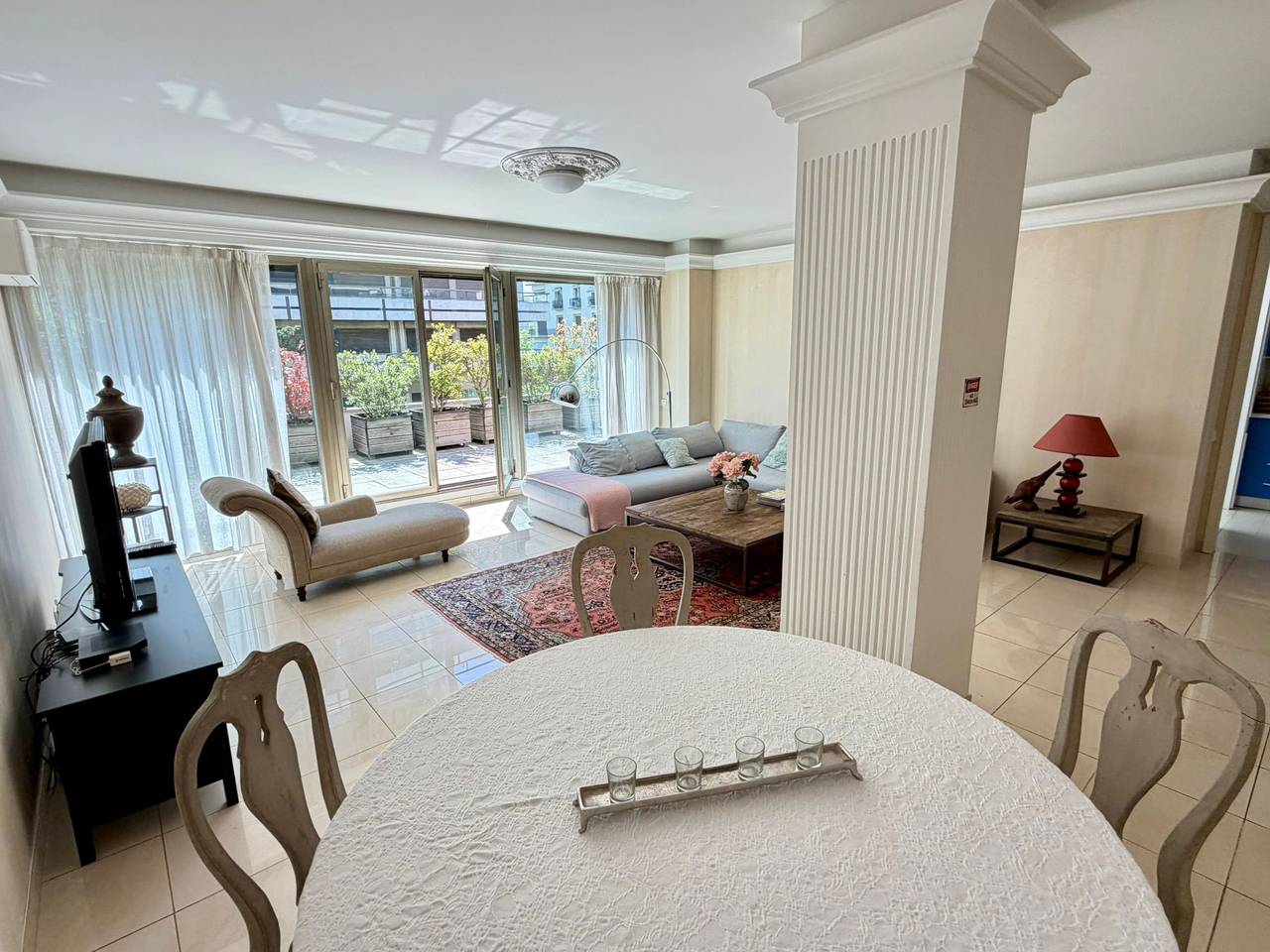 Entire vacation apartment, Luxurious 4Bdr Avenue Malakoff Home - Arc de Triomphe in Paris, Ile de France