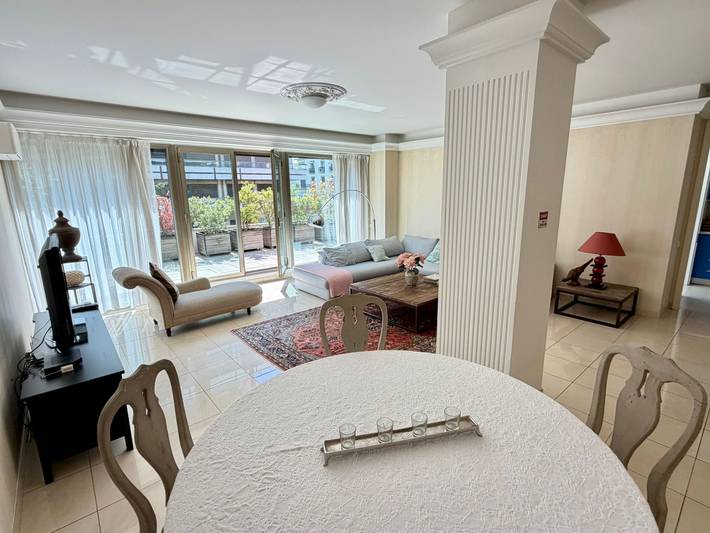 Entire vacation apartment, Luxurious 4Bdr Avenue Malakoff Home - Arc de Triomphe in Paris, Ile de France