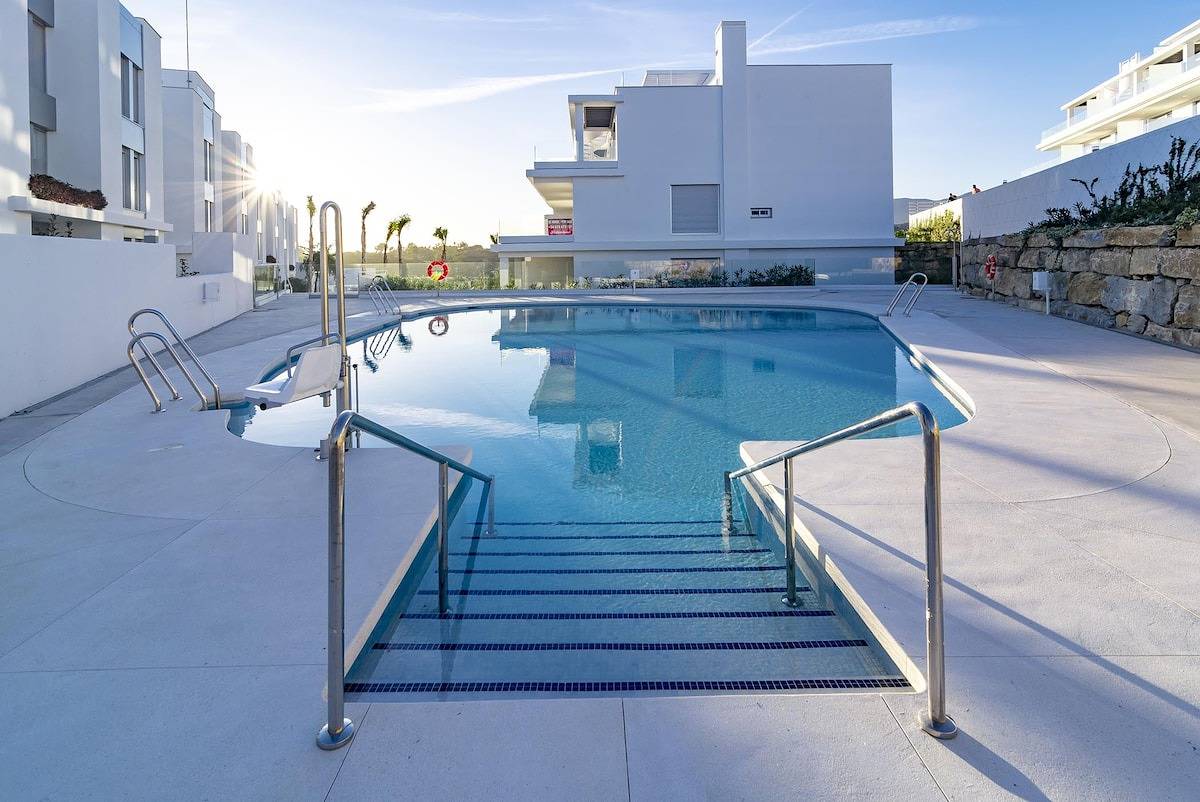Entire apartment, 2B- Exclusive 2 bedroom apartment in Le Mirage in Cancelada (Estepona), Estepona