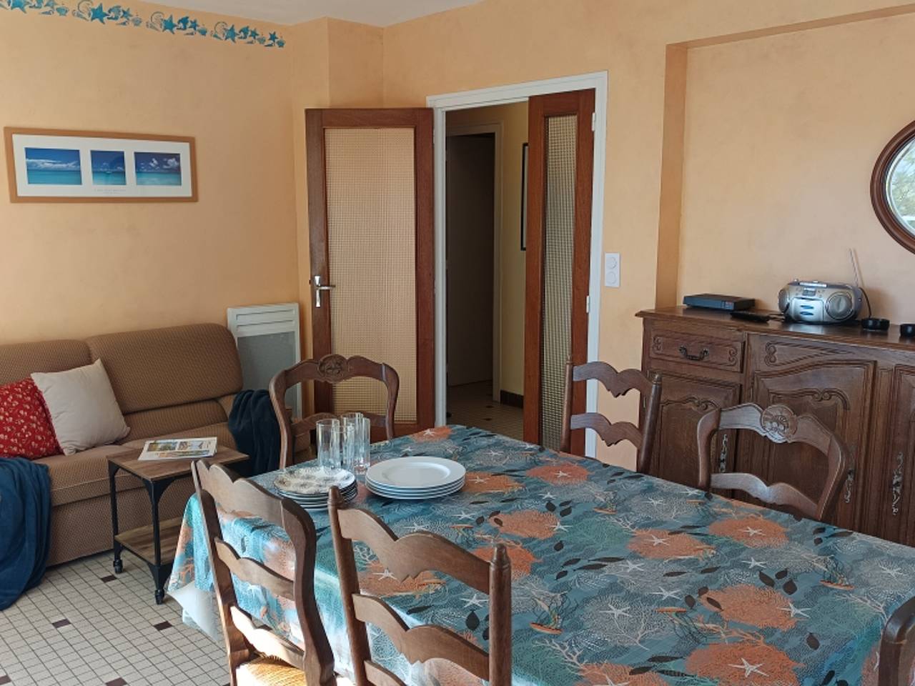 Ganze Wohnung, Geräumige Ferienwohnung 50m², 100m vom Strand, Balkon mit Meerblick, 4 Personen in Notre-Dame-de-Monts, Vendée