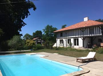 Chambre d’hôte pour 3 personnes, avec piscine et jardin, animaux acceptés dans Lesgor
