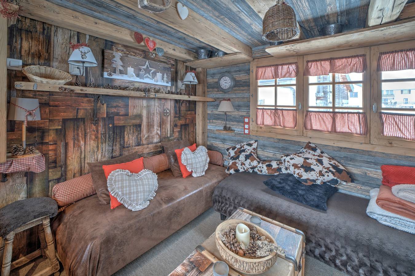 Chalet de Mijoux - Proche remontées mécaniques in Mijoux, Parc naturel régional du Haut-Jura