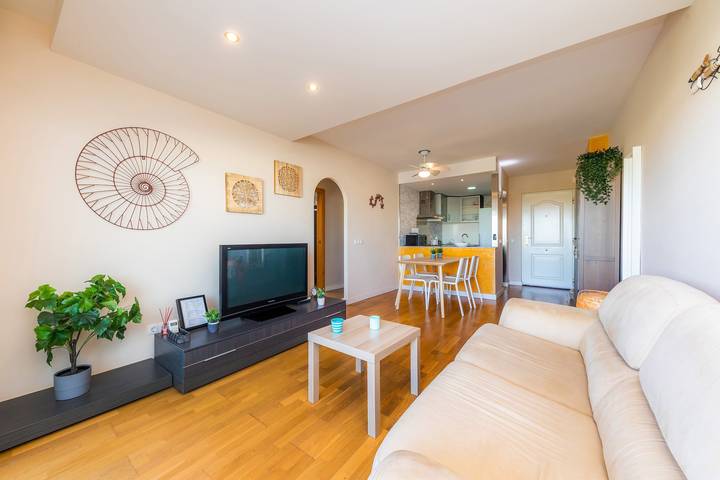 Apartamento inteiro, Apartamento "Sweet Sea 712" no Porto de Alcudia com Piscina Partilhada, Terraços Partilhados & Wi-Fi in Alcúdia, Costa de Maiorca