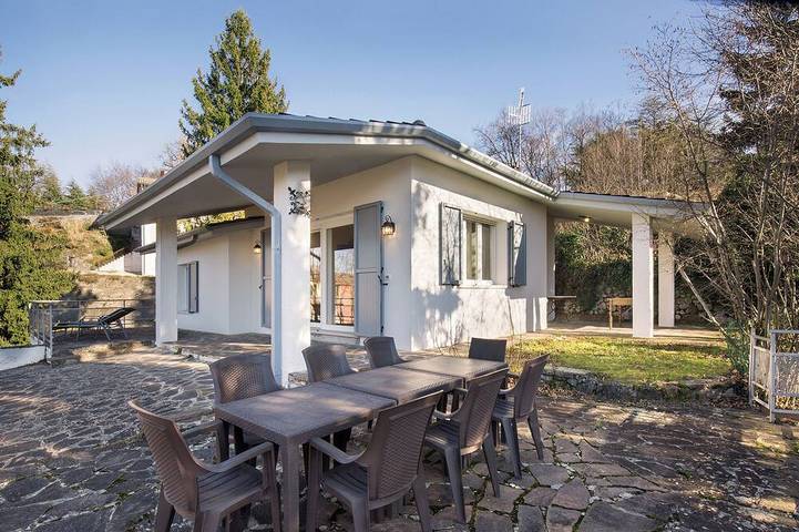 Villa für 9 Personen, mit Terrasse und Garten