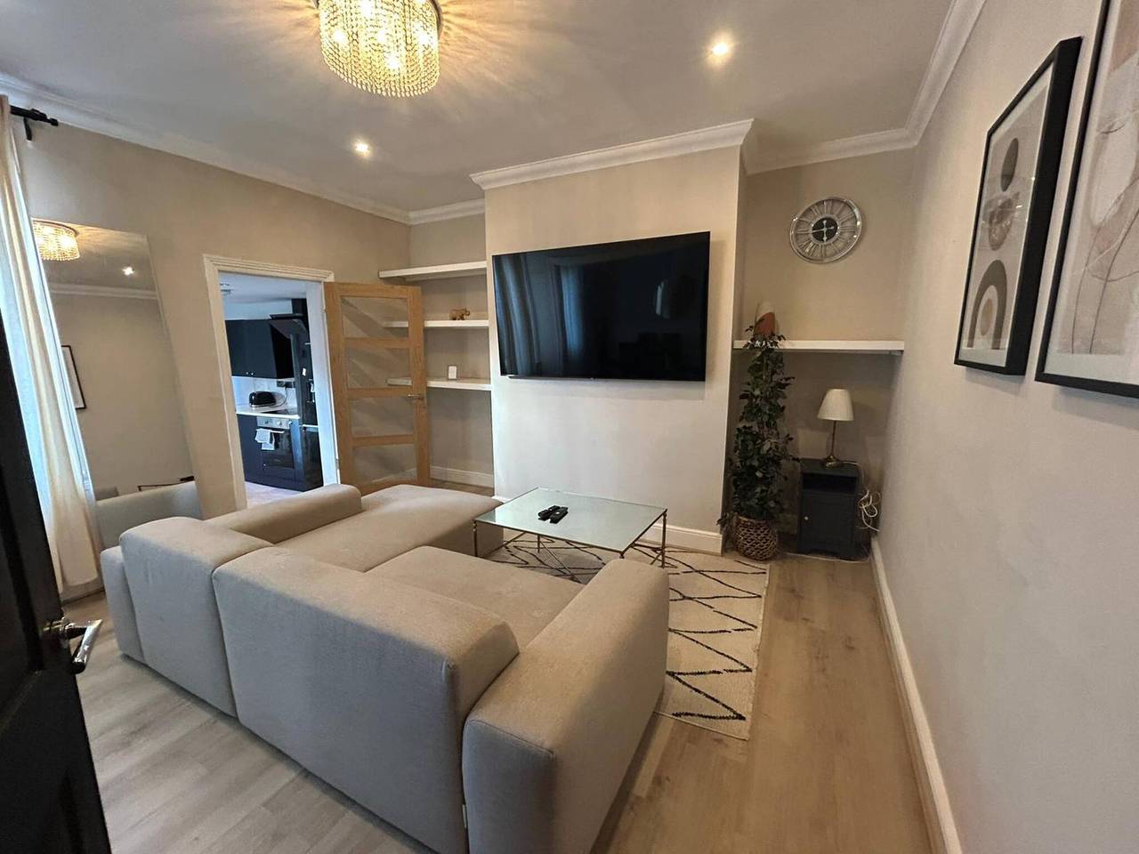 Entire apartment, Bright 4-Bedroom Maisonette in Gateshead in Gateshead