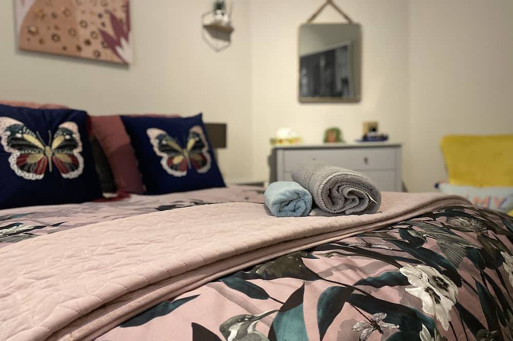 Entire apartment, Lovely 3 bed, garden Jacuzzi, driveway, free Wifi, close Airport and centre in Edinburgh, Edinburgh and Lothian