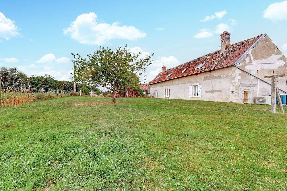 Cozy home in Boulleret with Wifi in Boulleret, Bourges region