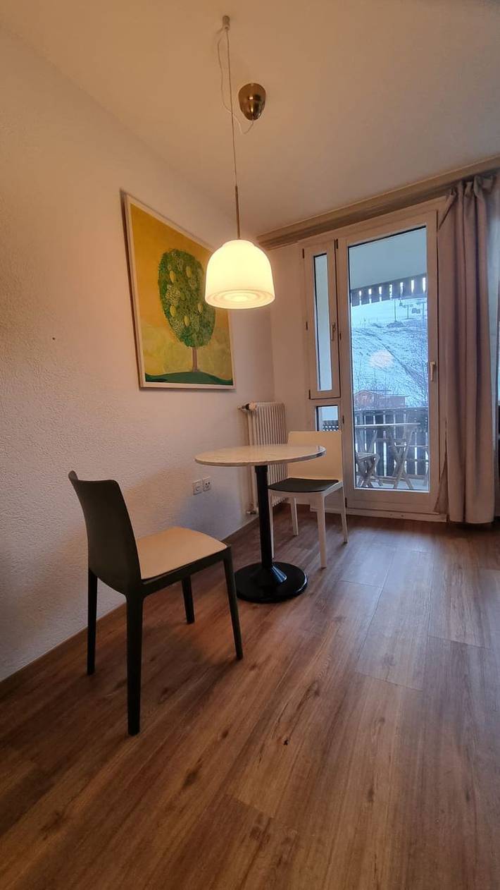 Ganze Wohnung, 1 Zimmer Wohnung für 2 Personen mit Aussicht auf die Skipiste in Surses, Oberhalbsteiner Alpen