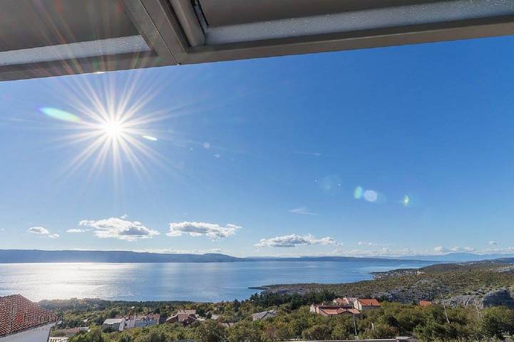 Ganze Wohnung, Bezauberndes Apartment mit Pool, Meerblick, Garage, Waschmaschine in Klenovica, Primorje-Gorski Kotar