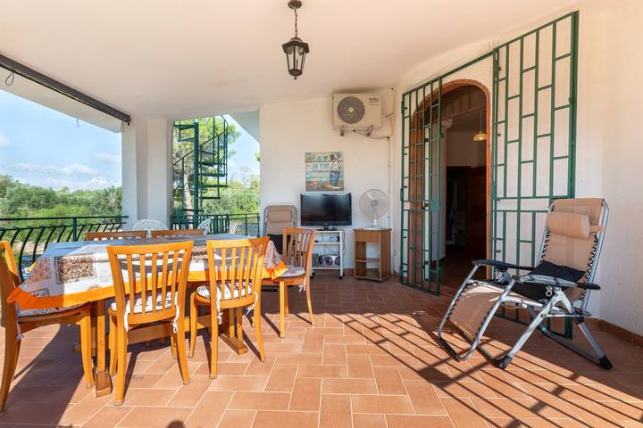 Villa für 6 Personen, mit Balkon und Garten