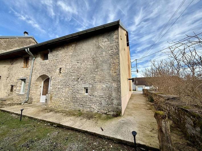 Location de vacances pour 4 personnes, avec terrasse et jardin à Montigny-sur-l'Ain - 2