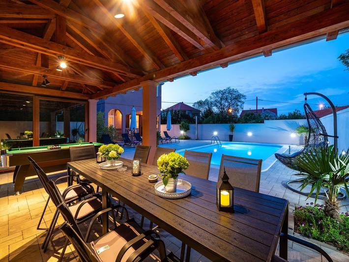 Ferienhaus für 12 Personen, mit Balkon/Terrasse und Terrasse sowie Whirlpool und Garten in Petrcane - 2