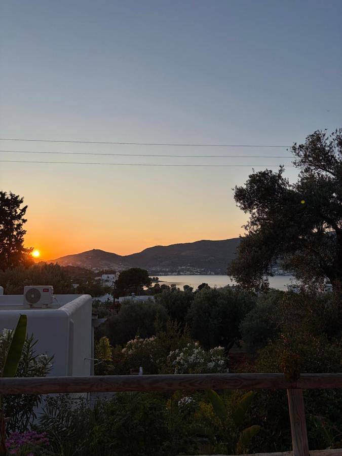 Villa voor 4 personen, with Terras and Tuin as well as Zwembad and Uitzicht in Leros