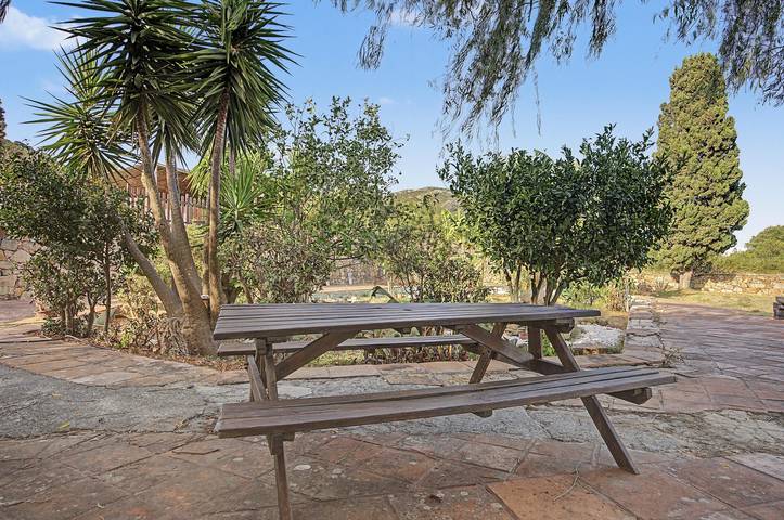 Entire apartment, Apartment 'Blue House Nature and Calm' with Sea View, Shared Garden and Wi-Fi in El Cuartón, Tarifa