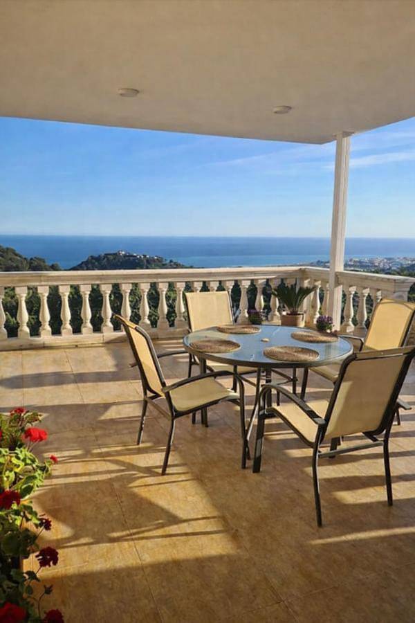Casa rural para 8 personas, con Balcón y Terraza además de Jardín y Piscina en Santa Susana