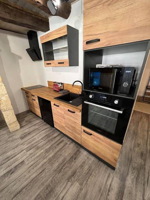 Appartement entier, One-Bedroom Apartment in Montignac, Périgord Noir
