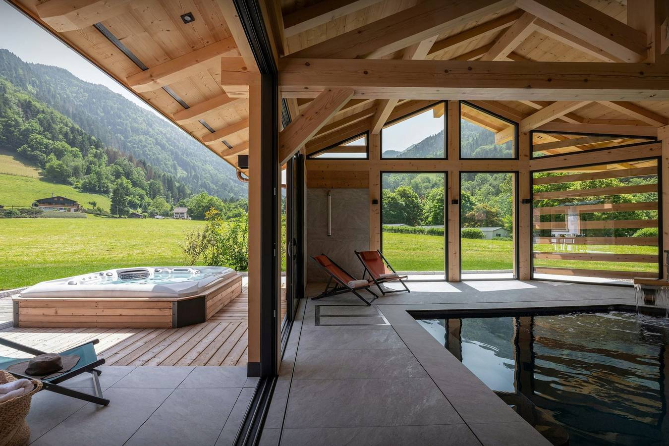 Modern & spacious chalet for 12 with sauna, hot tub, terrace - Ovo Network in Thônes, Región de Annecy