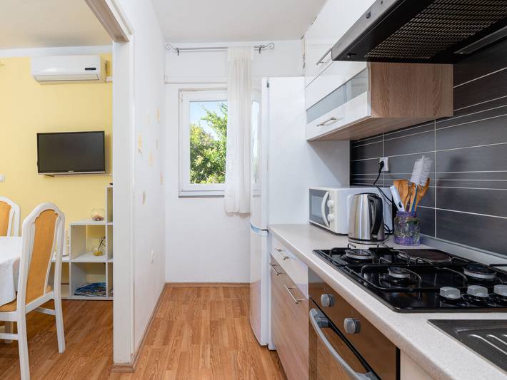 Ferienwohnung für 7 Personen, mit Terrasse und Garten in Biograd na Moru - 2