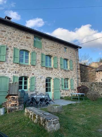 Gîte pour 11 personnes, avec jardin et terrasse en Haute-Loire