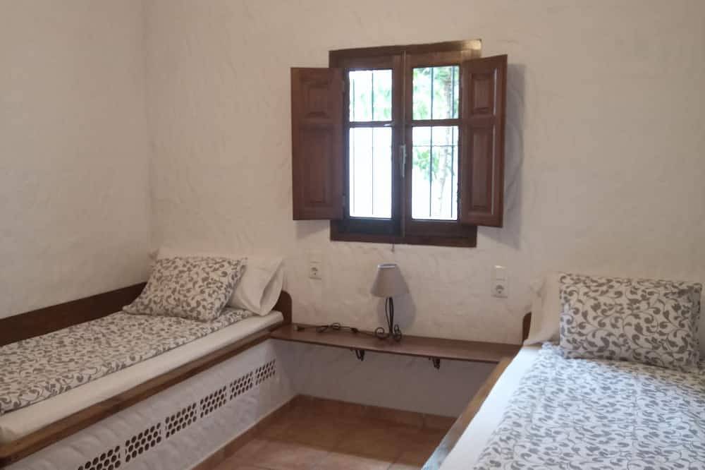 Casa Desmina 63 metros cuadrados con piscina, bicicleta, kayak, caja de seguridad y Wifi a Internet. in Playa de Zahora, Barbate