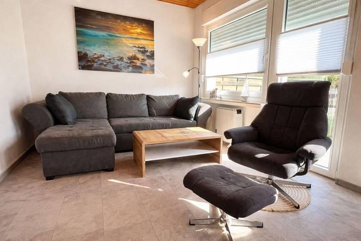 Ferienhaus Schillig Reede: strandnah mit Terrasse, Wlan & Parkplatz in Schillig Strand, Wangerland