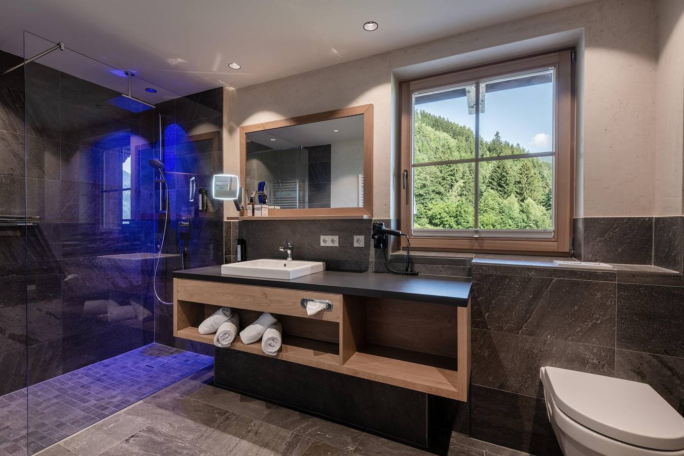 Hotelappartement, toilet en bad/douche gescheiden, 4 of meer slaapkamers in Tux Alps, Kaltenbach