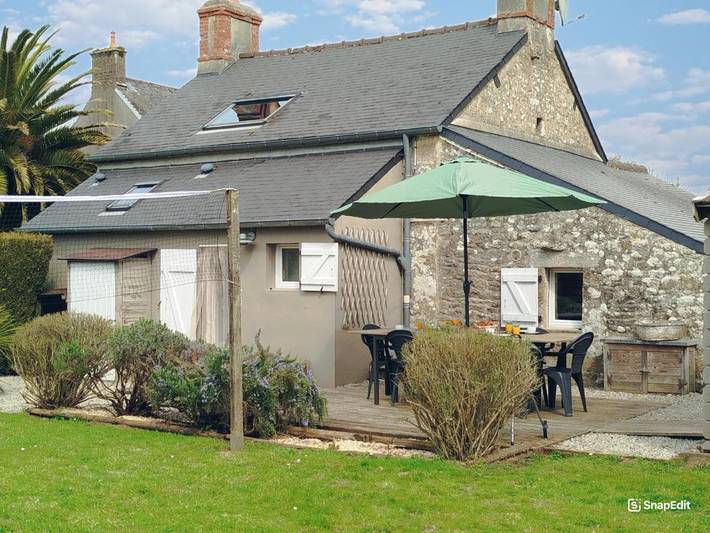 Location de vacances pour 6 personnes, avec terrasse et jardin à Valcanville