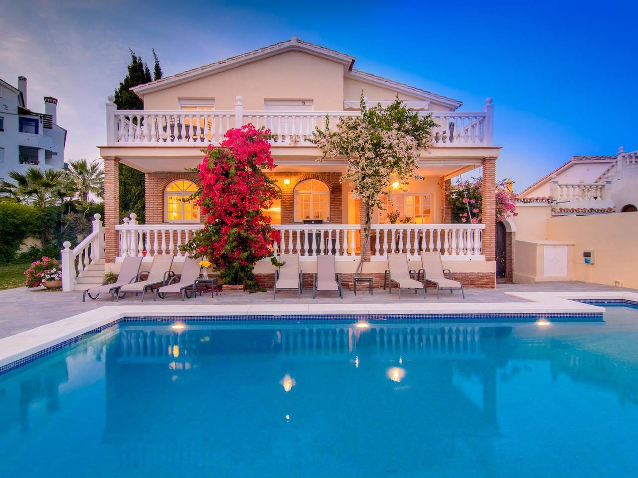 Las Chapas Playa villa heated pool, terraces, garden, pergola in Las Chapas, Marbella