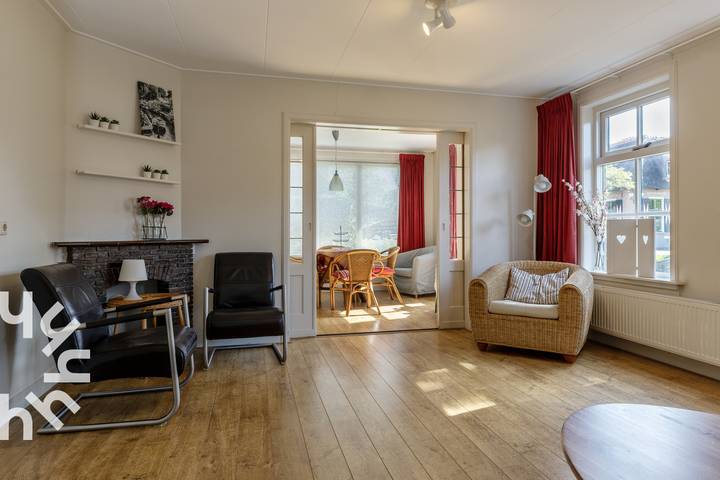 Detached 12-person holiday farmhouse on the village canal in the heart of Giethoorn in Giethoorn, Parque Nacional Weerribben-Wieden