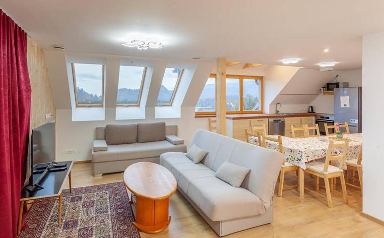 Apartament wakacyjny dla 16 osób, z widok i widok na jezioro oraz ogród w Bled