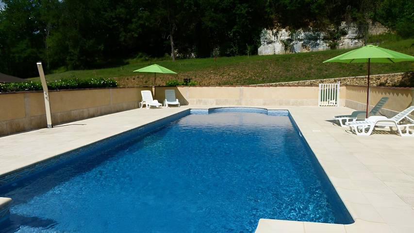 Gîte pour 3 personnes, avec piscine ainsi que jardin et terrasse, animaux acceptés