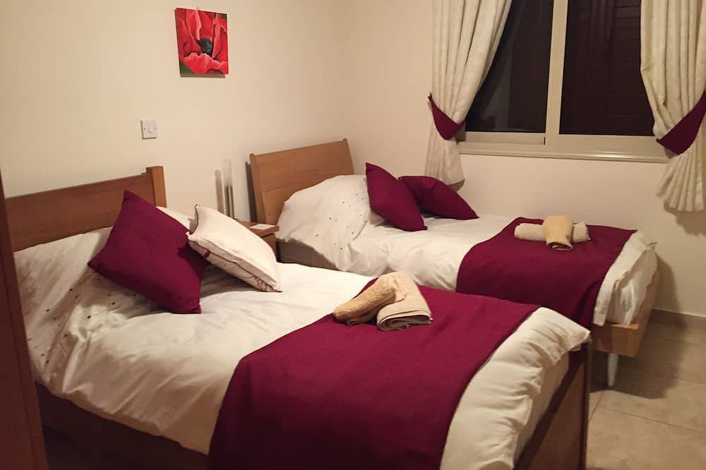 Apartamento entero, 2 Bedroom Ground Floor Apartment Close to Shops, Restaurants, Old Town and beach in Pafos, Chipre Sur