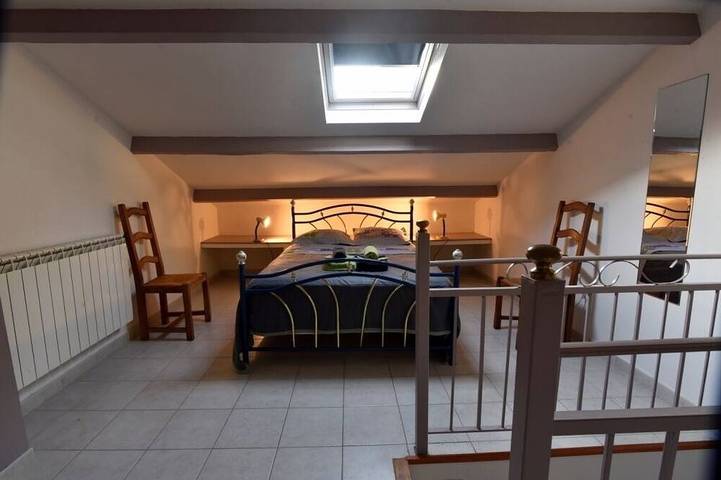 Location de vacances pour 3 personnes, avec piscine ainsi que terrasse et jardin à Seillons-Source-d'Argens - 3
