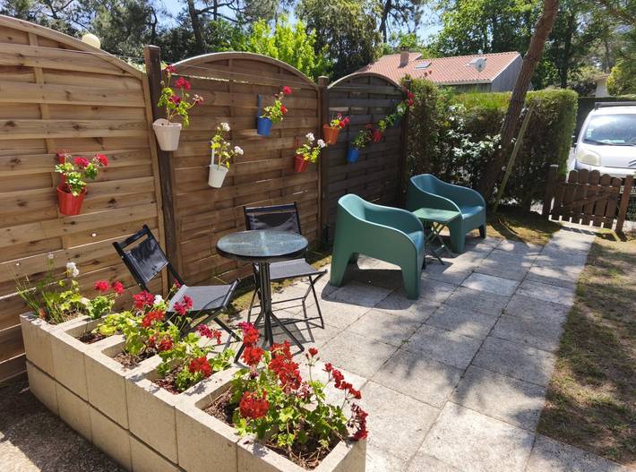 Gîte pour 4 personnes, avec terrasse ainsi que jardin et piscine à Les Mathes - 2