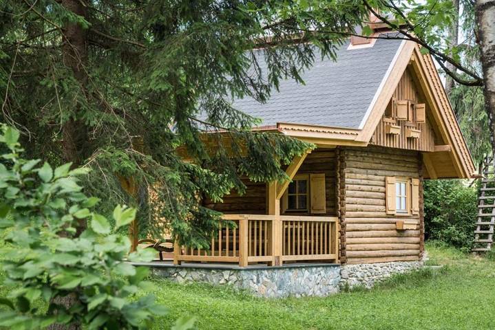 Ferienhaus für 4 Personen, mit Whirlpool und Terrasse sowie Garten und Pool