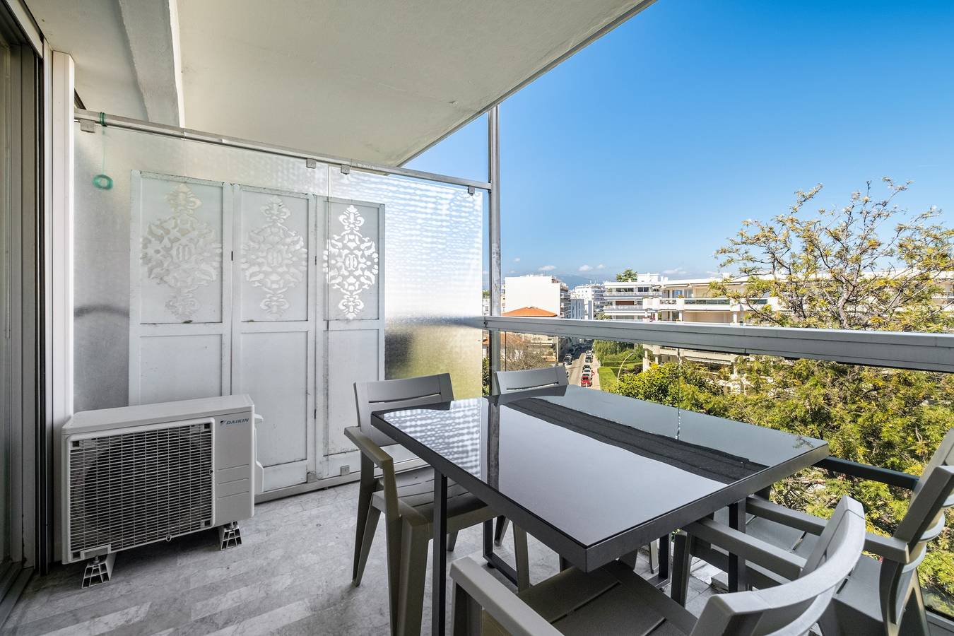 Estudio entero, Estudio climatizado con vistas al mar y piscina in Antibes, Costa mediterránea (Francia)