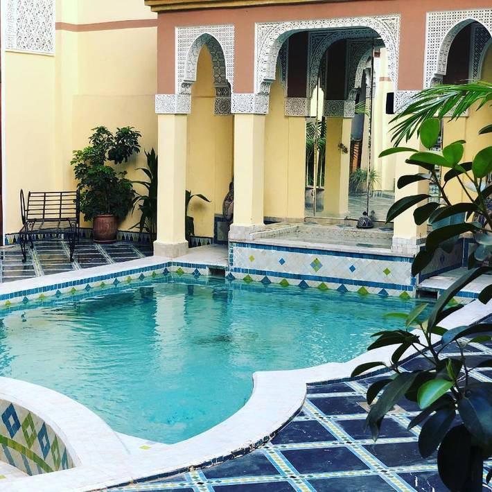 Chambre d’hôte pour 3 personnes, avec terrasse et vue ainsi que bassin pour enfant et piscine dans Fes Al Bali
